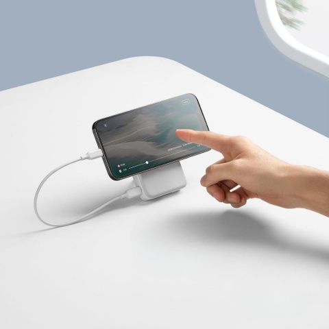 Magnetyczny powerbank do IPhone ANKER 633 biały 10 000 mAh